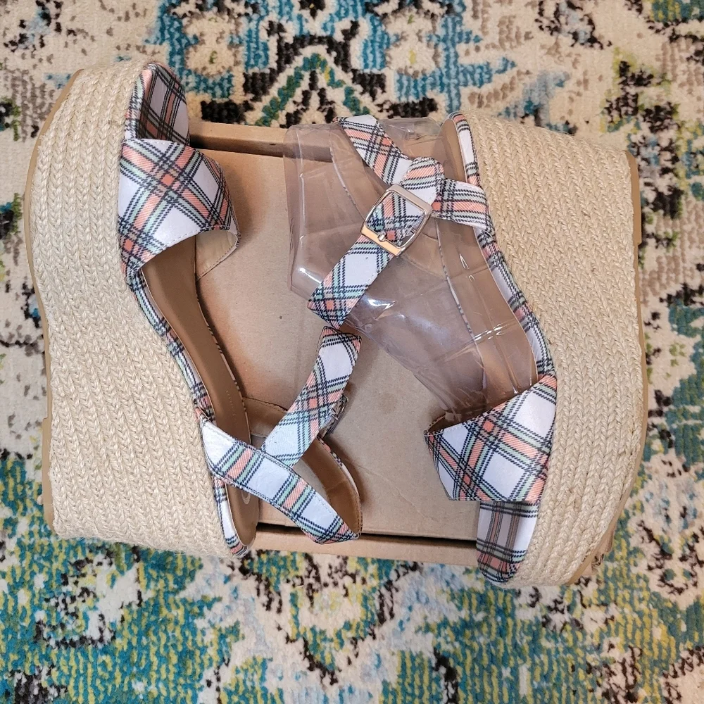 NIB Journee Collection Footwear Plaid Strappy Bohemian Open Toe Heels, Size  7.5